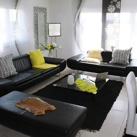 Lili Апартаменты *