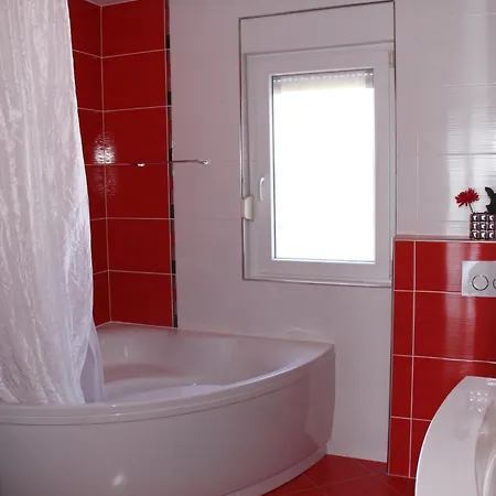 Lili Апартаменты *