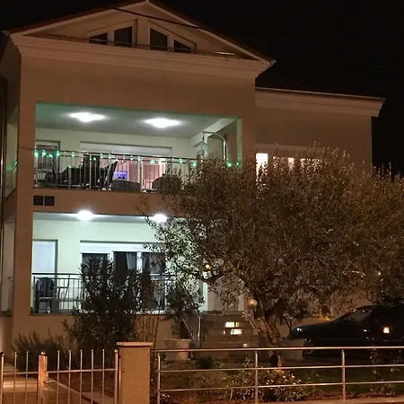 Lili Apartament *